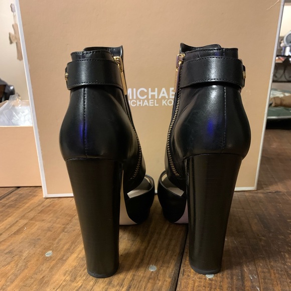 🌟💖HP💓⭐️ EUC Michael Kors Platformed Heels 👠 - Picture 6 of 10